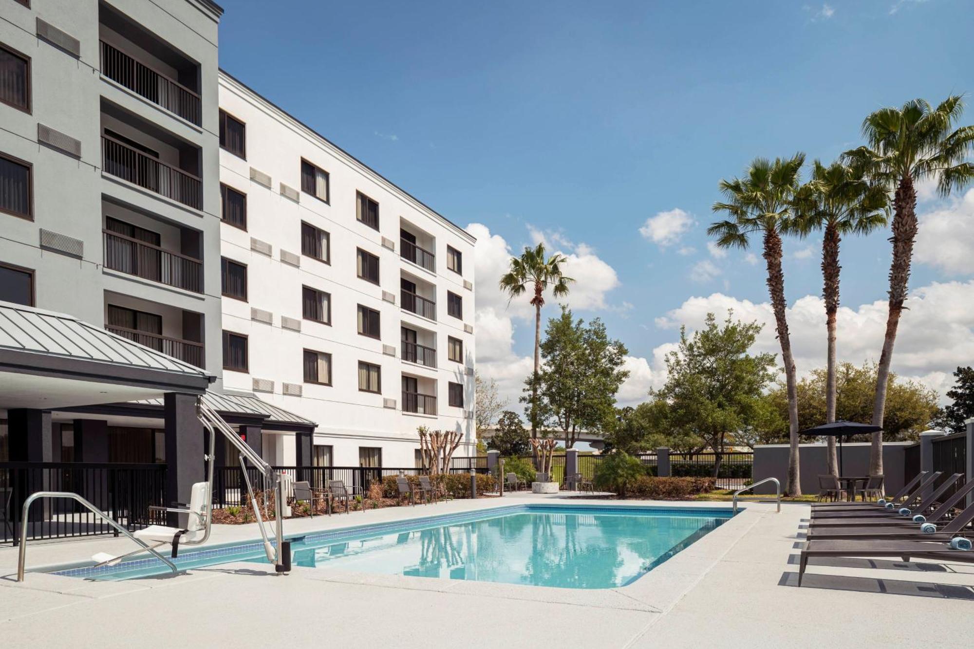 Courtyard Jacksonville Butler Boulevard Экстерьер фото