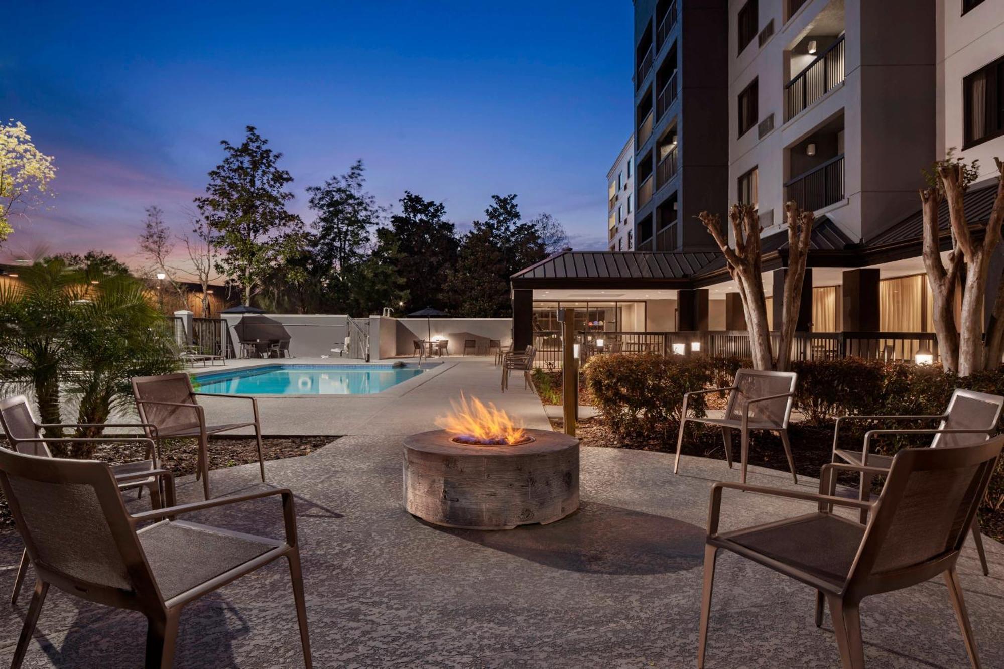 Courtyard Jacksonville Butler Boulevard Экстерьер фото